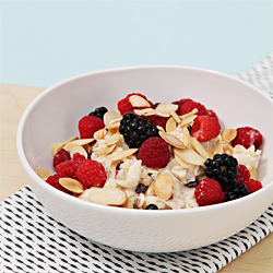Fresh muesli with apples, currants and toasted almonds