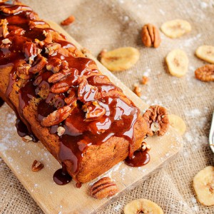 Banana bread with pecans and maple syrup {vegan}