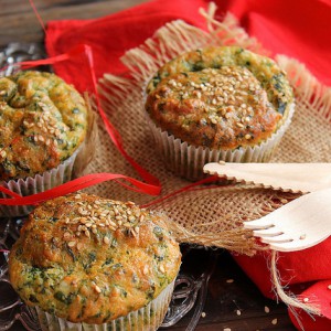 Muffins with spinach and parmesan